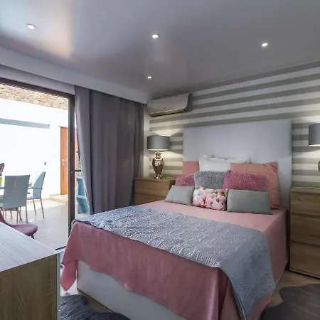 Luxury Apartment, 3 Min Walk To Beach, Albufeira جويا