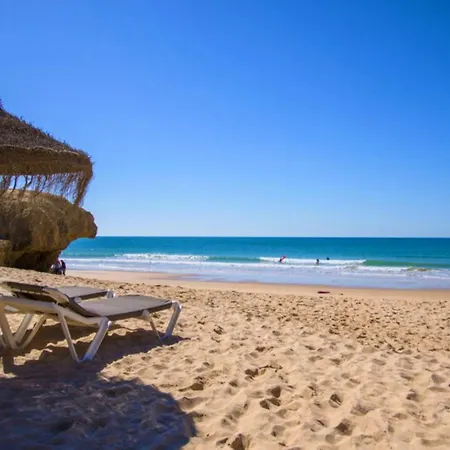 Luxury Apartment, 3 Min Walk To Beach, Albufeira شقة *