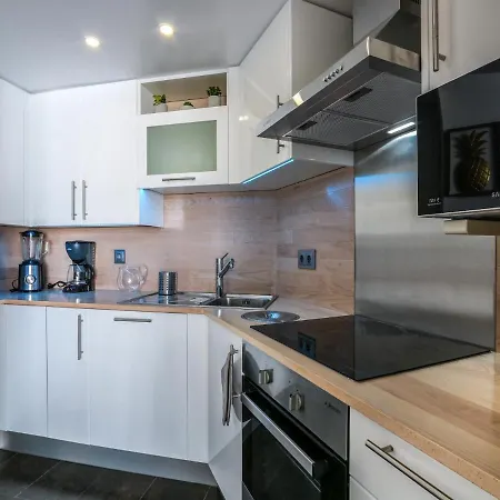 Luxury Apartment, 3 Min Walk To Beach, Albufeira شقة *
